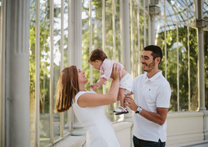 family photoshoot at retiro park, madrid